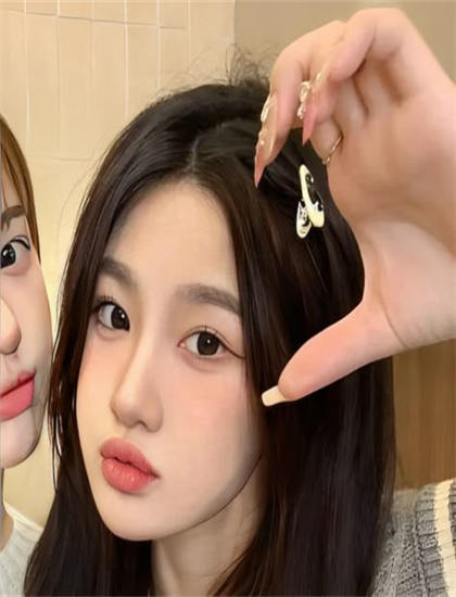 《燃烧的巴黎圣母院》不同导演版本比较：艺术风格差异分析